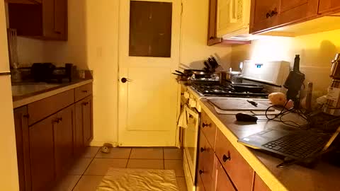 bottom freak online show from 03/02/25, 03:34