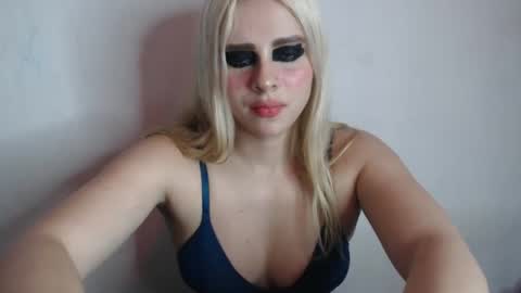 Snapshot of bubblebut11 chatting on 10/09/25, 06:22 Isabella but call me isa online show from 10/09/25, 06:22