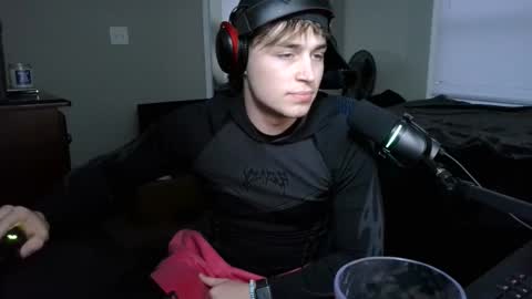 Snapshot of bubblebuttbdn chatting on 12/21/25, 11:12 BubblebuttBdn online show from 12/21/25, 11:12