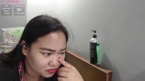 Snapshot of bubblebuttpinay chatting on 02/20/25, 03:23 Sunshine online show from 02/20/25, 03:23