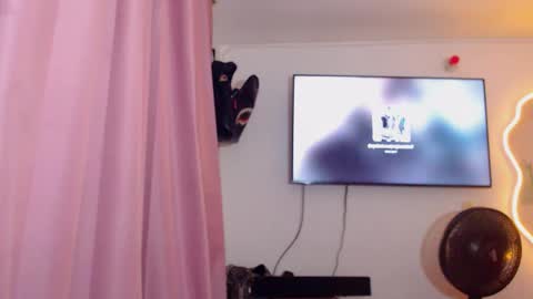 Valery Restrepo online show from 04/29/26, 01:43