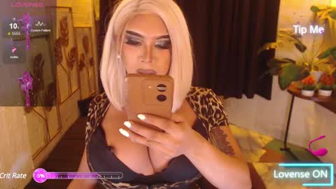 Snapshot of buena_fortuna chatting on 01/17/25, 03:43 Lucienne online show from 01/17/25, 03:43