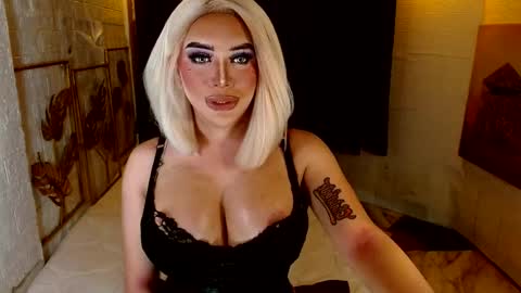 Snapshot of buena_fortuna chatting on 09/29/25, 10:25 Lucienne online show from 09/29/25, 10:25