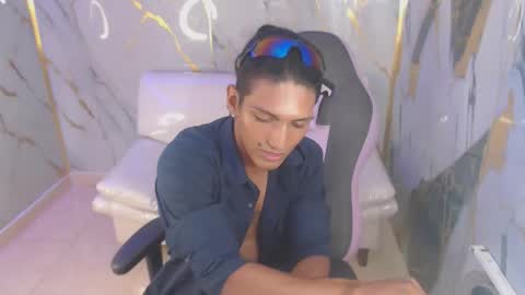 Snapshot of bull_cam chatting on 10/03/25, 08:06 bull_cam online show from 10/03/25, 08:06