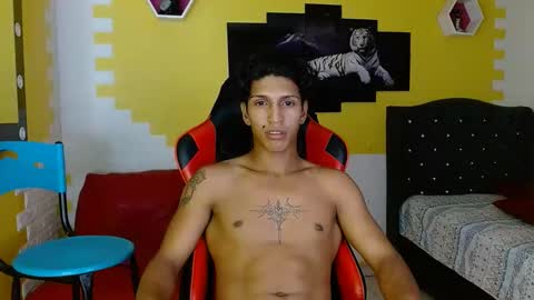 Snapshot of bull_cam chatting on 11/14/25, 07:01 bull_cam online show from 11/14/25, 07:01