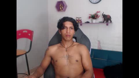 Snapshot of bull_cam chatting on 11/21/25, 04:16 bull_cam online show from 11/21/25, 04:16