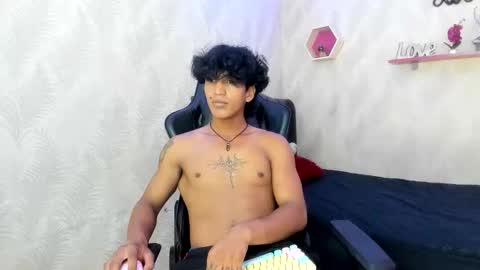 Snapshot of bull_cam chatting on 11/22/25, 07:13 bull_cam online show from 11/22/25, 07:13