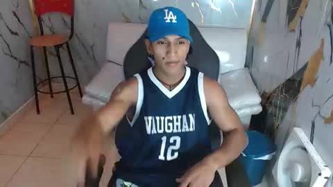 Snapshot of bull_cam chatting on 01/18/26, 04:22 bull_cam online show from 01/18/26, 04:22