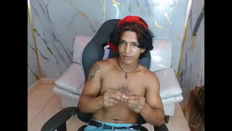 Snapshot of bull_cam chatting on 02/01/26, 01:37 bull_cam online show from 02/01/26, 01:37