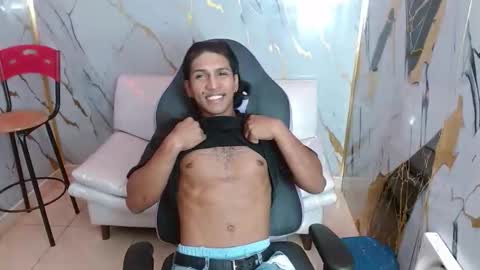 Snapshot of bull_cam chatting on 02/01/26, 02:04 bull_cam online show from 02/01/26, 02:04