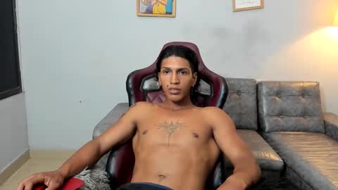Snapshot of bull_cam chatting on 02/21/26, 04:02 bull_cam online show from 02/21/26, 04:02