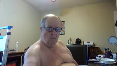 Snapshot of bullfrogg500 chatting on 04/01/26, 02:03 bullfrogg500 online show from 04/01/26, 02:03