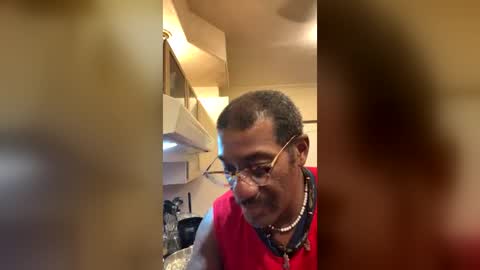 Snapshot of bungalowentertainment chatting on 07/24/26, 08:12 Bungalow Entertainment online show from 07/24/26, 08:12