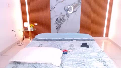 Rossi Hill online show from 03/08/26, 02:04