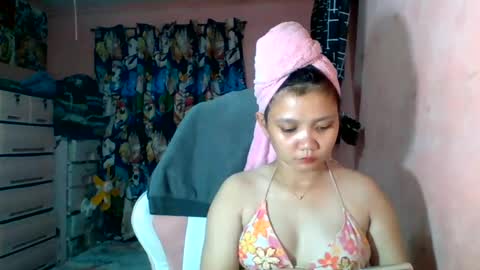 Snapshot of bunny_flower18 chatting on 05/18/26, 12:22 bunny_flower18 online show from 05/18/26, 12:22