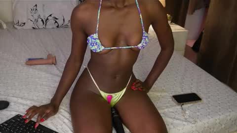 QUEEN independent model online show from 03/22/26, 09:23