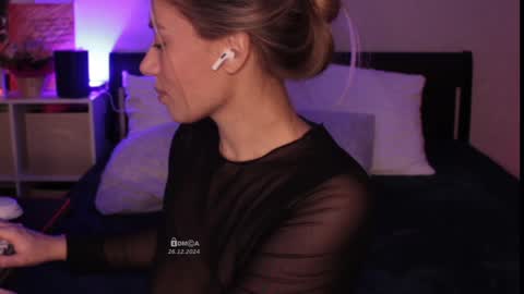 Snapshot of bunny_tsukino chatting on 12/26/24, 10:26 B U N N Y online show from 12/26/24, 10:26