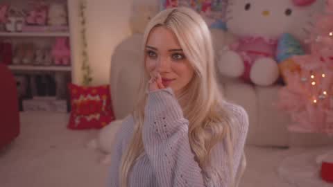 Snapshot of bunnydollstella chatting on 12/24/24, 10:17 Stella online show from 12/24/24, 10:17