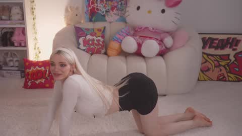 Snapshot of bunnydollstella chatting on 01/06/25, 11:31 Stella online show from 01/06/25, 11:31