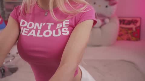 Snapshot of bunnydollstella chatting on 03/02/25, 11:31 Stella online show from 03/02/25, 11:31