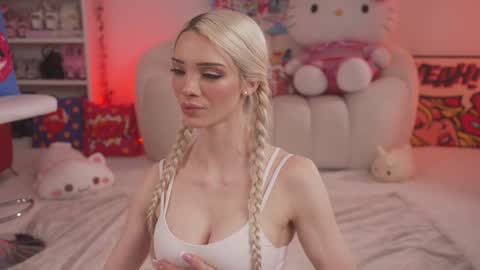 Snapshot of bunnydollstella chatting on 03/12/25, 10:39 Stella online show from 03/12/25, 10:39