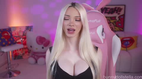 Snapshot of bunnydollstella chatting on 11/13/25, 01:04 Stella online show from 11/13/25, 01:04