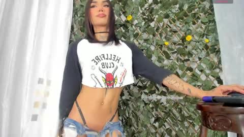 Angela Santini online show from 03/11/25, 08:20