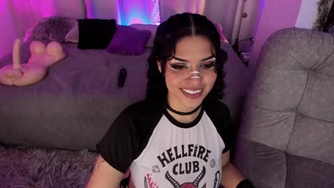 Snapshot of bunnypeachyy chatting on 12/17/24, 05:40 online show from 12/17/24, 05:40