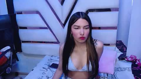 burbuja pink  online show from 01/18/26, 04:05