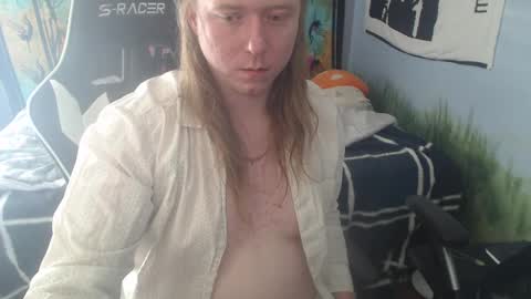 Snapshot of burningflute chatting on 12/17/24, 03:49 burningflute online show from 12/17/24, 03:49