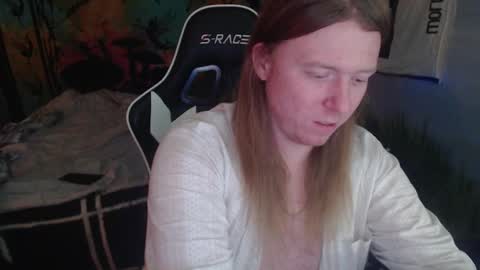 Snapshot of burningflute chatting on 12/18/24, 05:37 burningflute online show from 12/18/24, 05:37