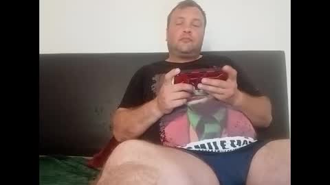 Snapshot of bury703709 chatting on 05/24/26, 05:23 Creazy dad online show from 05/24/26, 05:23