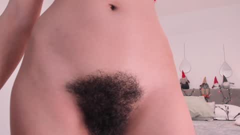 Snapshot of bush_woman chatting on 12/19/24, 10:42 Larisa online show from 12/19/24, 10:42
