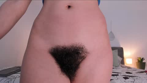 Snapshot of bush_woman chatting on 02/04/25, 07:00 Larisa online show from 02/04/25, 07:00