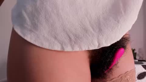 Snapshot of bush_woman chatting on 02/28/25, 10:17 Larisa online show from 02/28/25, 10:17