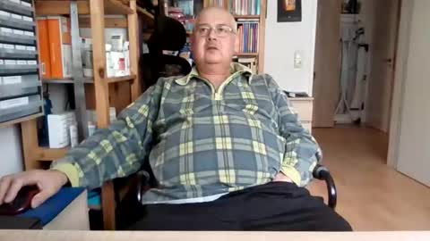Snapshot of busibaer666 chatting on 05/15/26, 10:55 busi online show from 05/15/26, 10:55