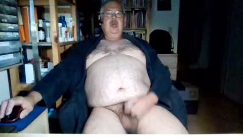 Snapshot of busibaer666 chatting on 07/04/26, 01:01 busi online show from 07/04/26, 01:01