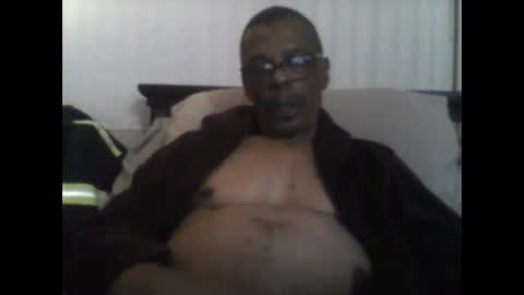 Snapshot of busturgutzgd11 chatting on 12/13/24, 06:21 Busturgutzgd1 online show from 12/13/24, 06:21