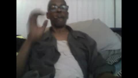 Snapshot of busturgutzgd11 chatting on 12/23/24, 05:49 Busturgutzgd1 online show from 12/23/24, 05:49