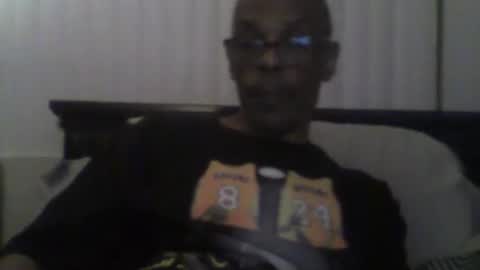 Snapshot of busturgutzgd11 chatting on 12/30/24, 06:42 Busturgutzgd1 online show from 12/30/24, 06:42