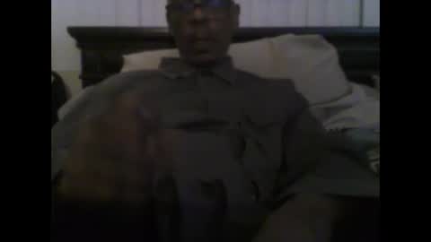 Snapshot of busturgutzgd11 chatting on 02/04/25, 03:11 Busturgutzgd1 online show from 02/04/25, 03:11