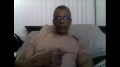 Snapshot of busturgutzgd11 chatting on 02/16/25, 05:26 Busturgutzgd1 online show from 02/16/25, 05:26