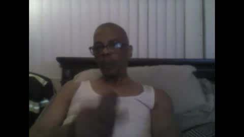 Snapshot of busturgutzgd11 chatting on 02/19/25, 08:55 Busturgutzgd1 online show from 02/19/25, 08:55