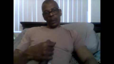 Snapshot of busturgutzgd11 chatting on 02/22/25, 03:36 Busturgutzgd1 online show from 02/22/25, 03:36