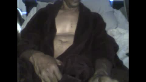 Snapshot of busturgutzgd11 chatting on 10/05/25, 05:44 Busturgutzgd1 online show from 10/05/25, 05:44