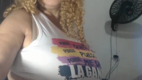 Snapshot of bustyamanda_ chatting on 06/27/26, 12:22 Amanda online show from 06/27/26, 12:22