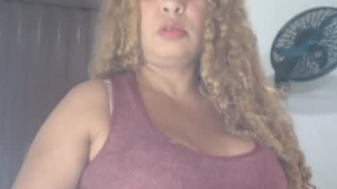 Snapshot of bustyamanda_ chatting on 07/04/26, 12:22 Amanda online show from 07/04/26, 12:22