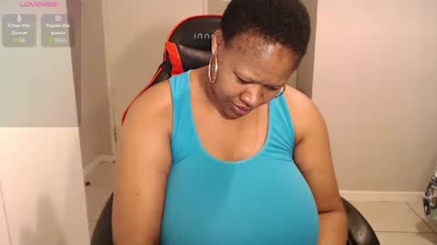 Snapshot of bustylisa85 chatting on 12/14/25, 05:13 lisa online show from 12/14/25, 05:13