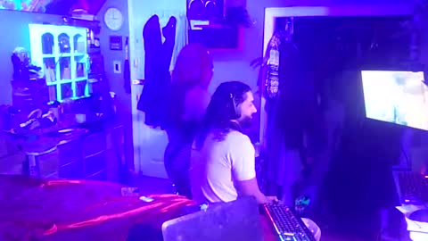 busybee83 online show from 01/28/25, 05:54