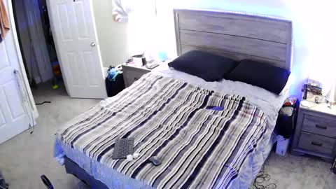 busybee83 online show from 09/30/25, 08:47